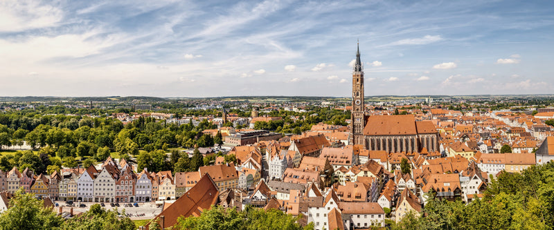 Landshut vom Hofberg: die Giebelhäuser der Altstadt, die Dächer und der Turm von St. Martin