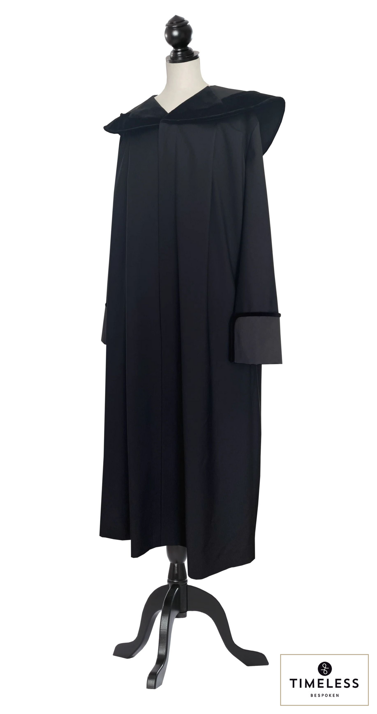 Österreichische Rechtsanwaltsrobe – Silver Wool / Gold Silk – Originalaufnahme mit Tuchhauszeichen