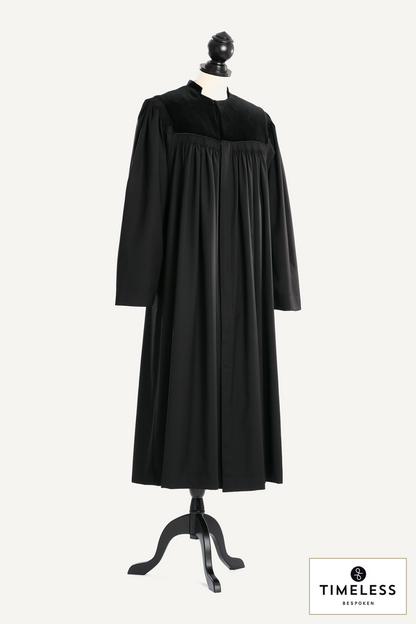 Talar, Bayern und Pfälzer Form – Silver Wool / Gold Silk – Studioaufnahme mit Tuchhauszeichen