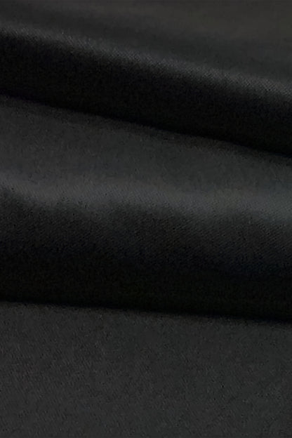 TIMELESS | bespoken Gold Silk – schwarzes Robentuch mit Seidenanteil, matter Glanz, Nahaufnahme