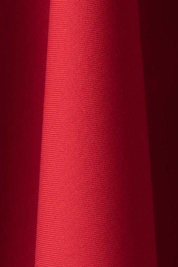 Holland & Sherry Royal Mile – rotes Merino-Kammgarntuch im Faltenwurf, Nahaufnahme