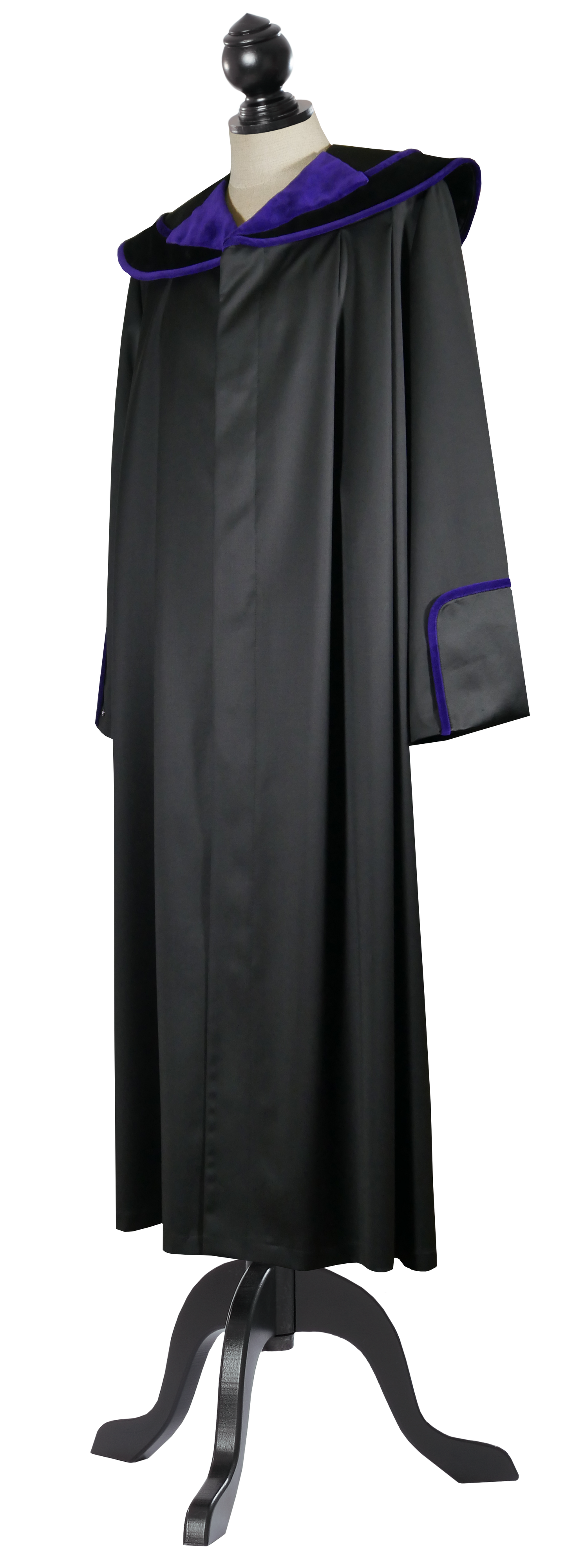 Schwarze Richterrobe mit violettem Samtkragen und Ärmelpassen, lange Ausführung, Seitenansicht