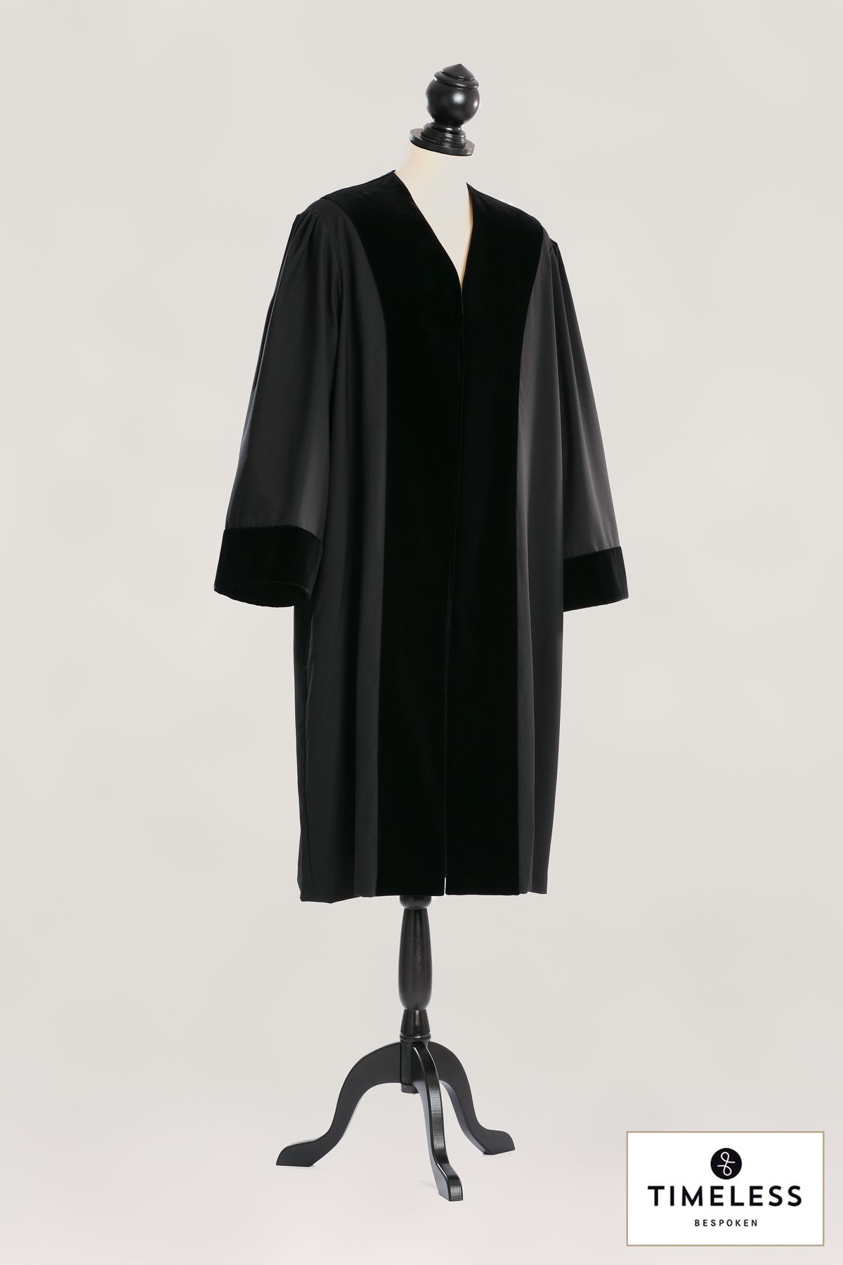 Staatsanwaltsrobe – Silver Wool / Gold Silk – Studioaufnahme mit Tuchhauszeichen