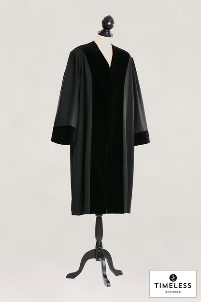 Staatsanwaltsrobe – Silver Wool / Gold Silk – Studioaufnahme mit Tuchhauszeichen