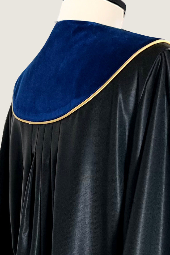 UPC-Richterrobe – Berufung – royalblauer Samtkragen mit goldener Paspel am Rücken, Nahaufnahme