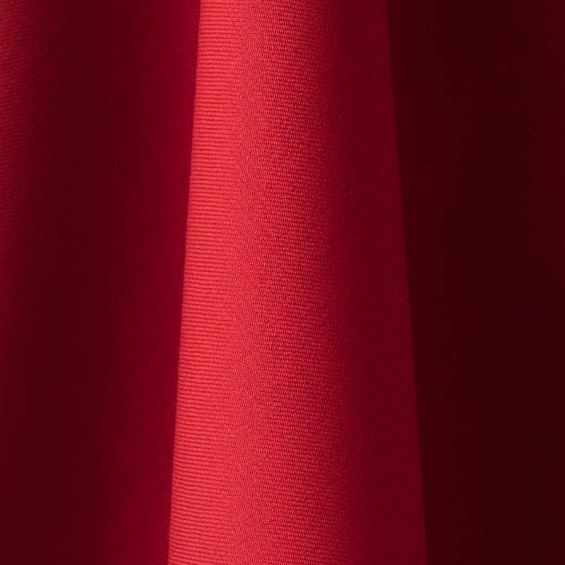 Holland & Sherry Royal Mile – rotes Merino-Kammgarntuch im Faltenwurf, Nahaufnahme