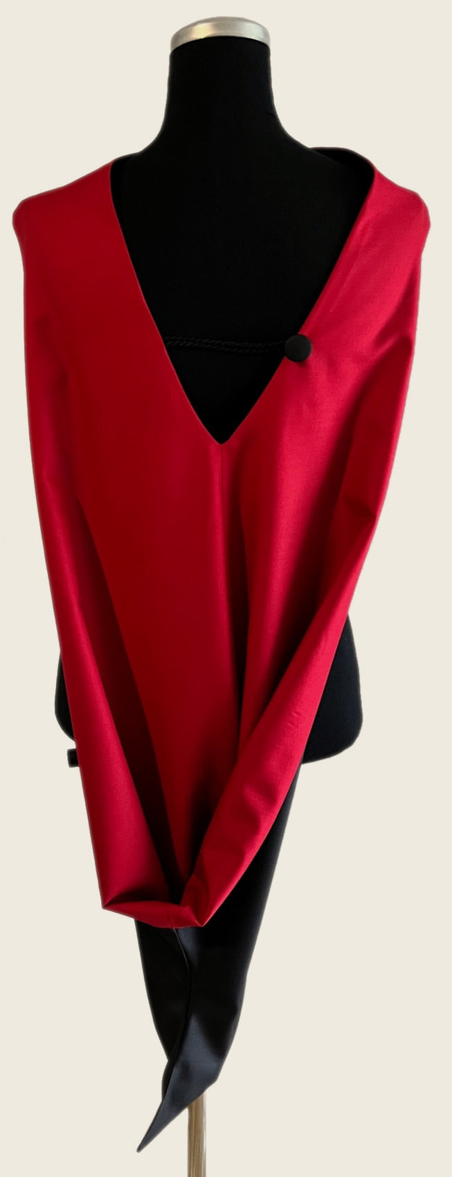 Hood der Harvard-Promotionsrobe, Crimson und Schwarz