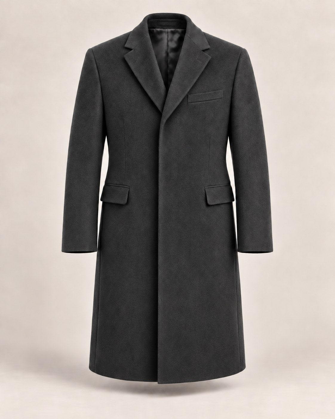 Einreihiger Chesterfield in Charcoal mit verdeckter Leiste und Pattentaschen.